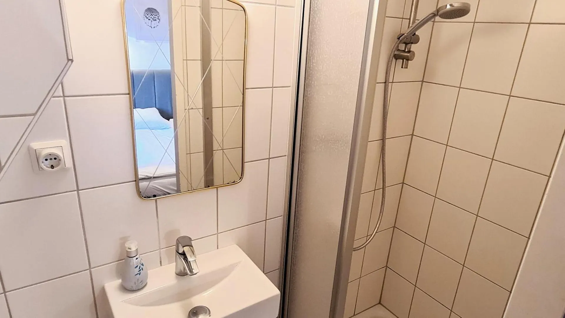 Weltempfaenger Backpacker Hostel كولونيا