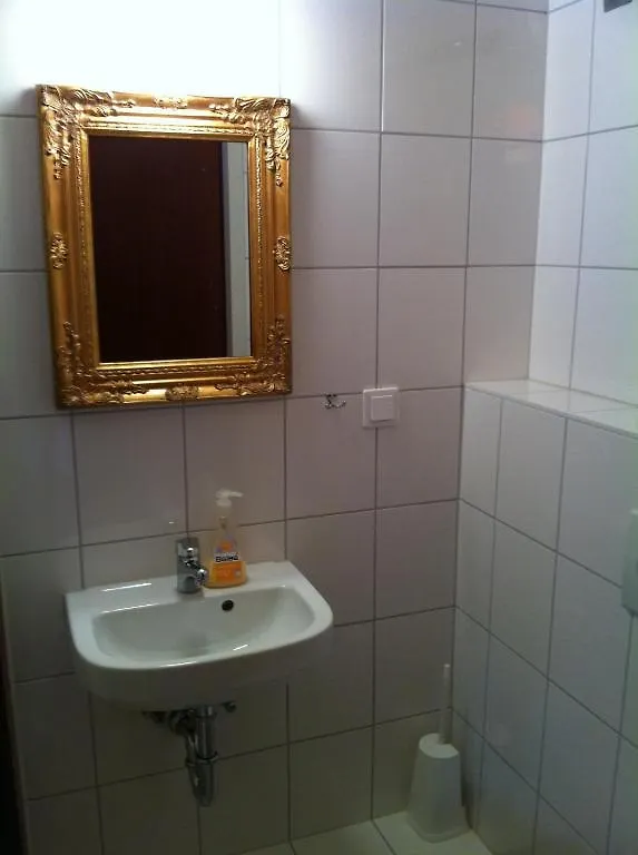 Weltempfaenger Backpacker Hostel كولونيا